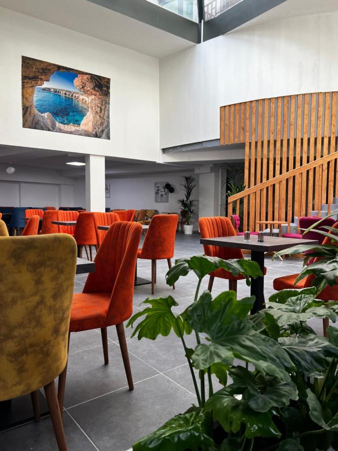 航空酒店 Saint-Gilles 外观 照片