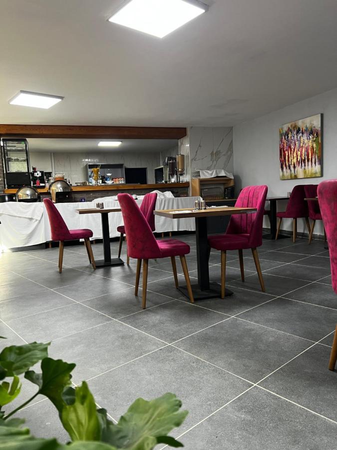 航空酒店 Saint-Gilles 外观 照片