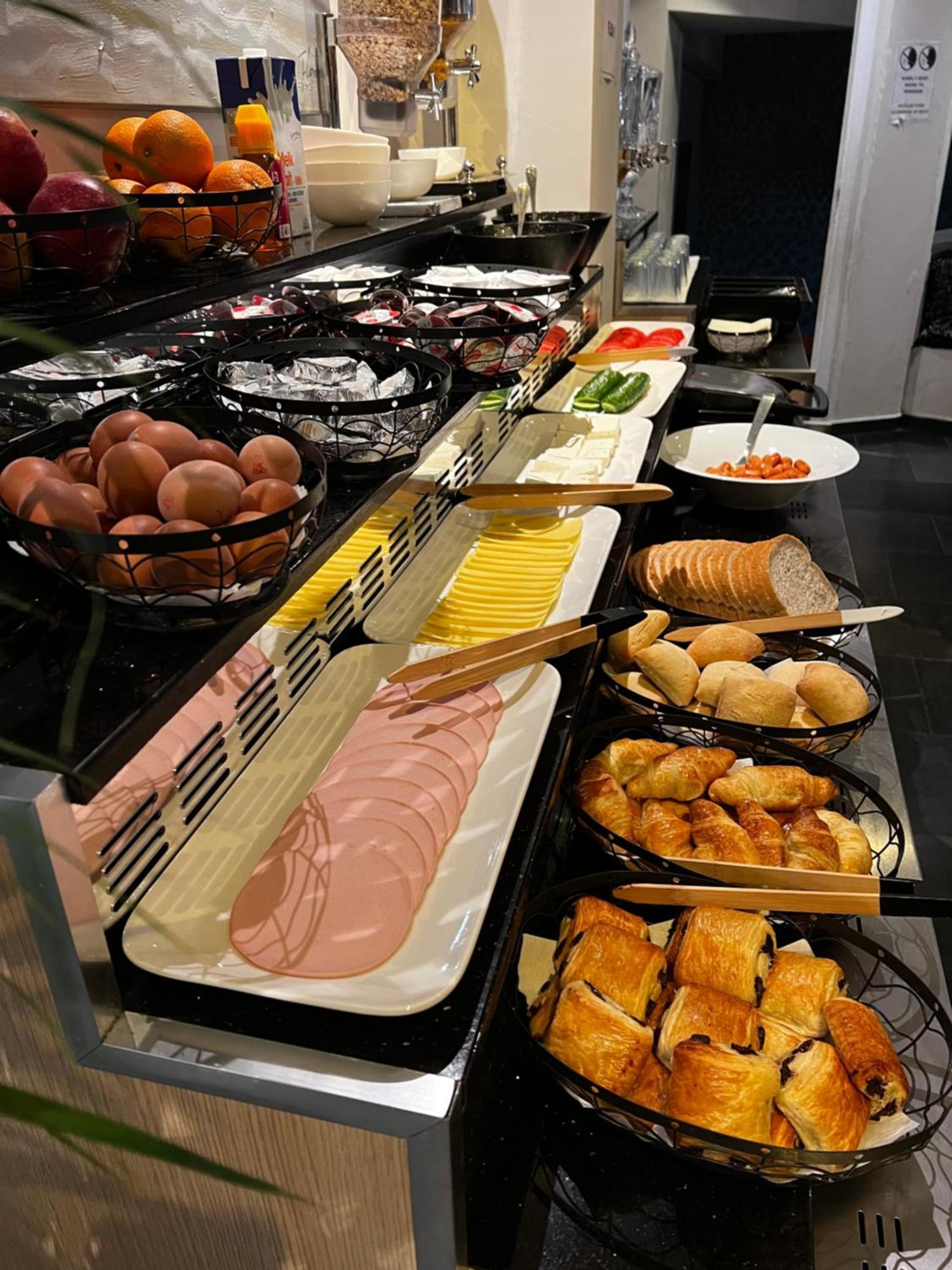 航空酒店 Saint-Gilles 外观 照片