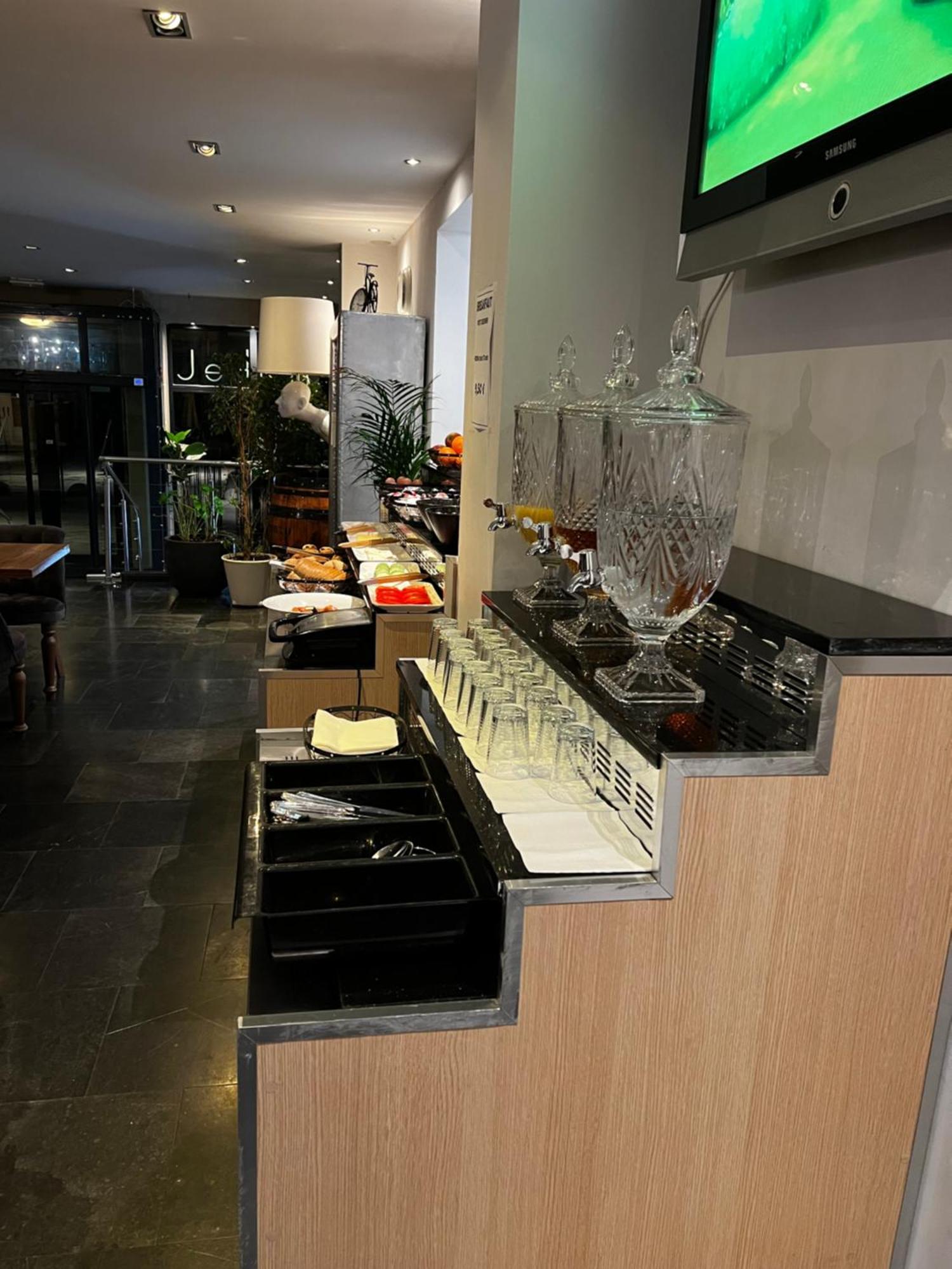 航空酒店 Saint-Gilles 外观 照片